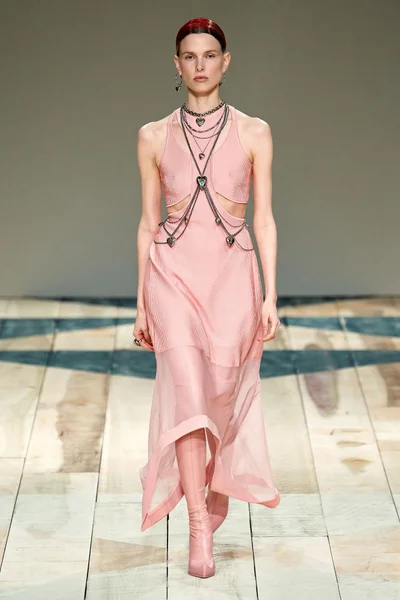 Look 25